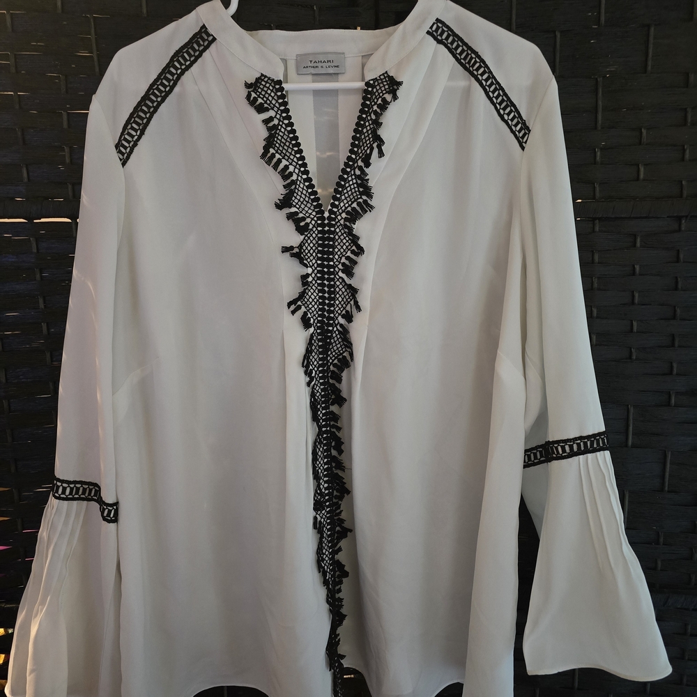 Tahari Arthur S Levine White and Black Embroidered Women's Top